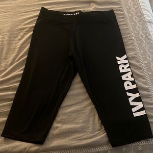 Selling a large size pair of Ivy Park capri tights